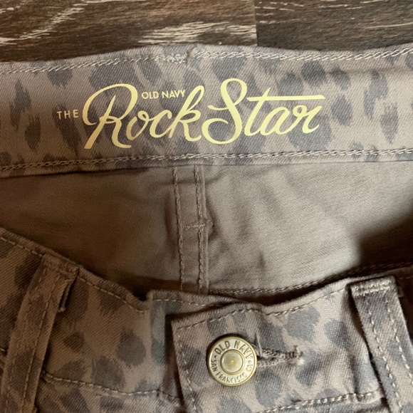 Old Navy Rockstar Gray Leopard Jeans S 8R - Picture 2 of 5
